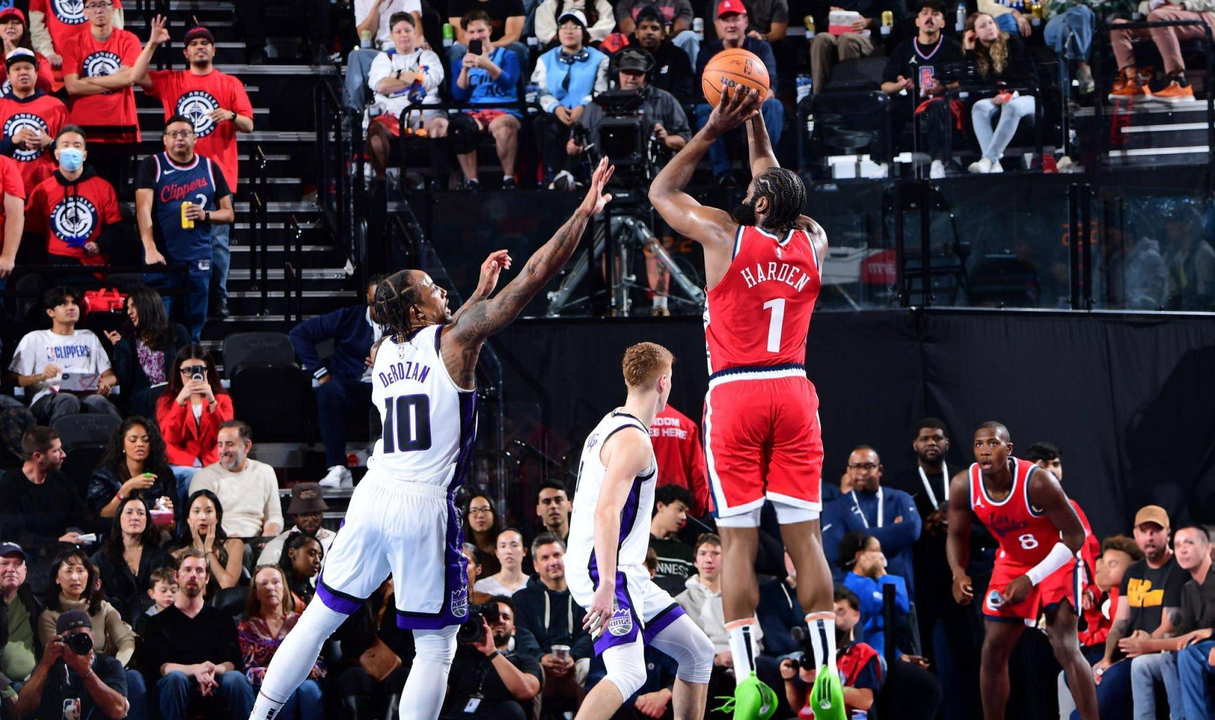 网页版登录入口包含休斯敦火箭发布备战花絮；赛前外线爆发；NBA季后赛任务艰巨；球队文化再被提及的词条