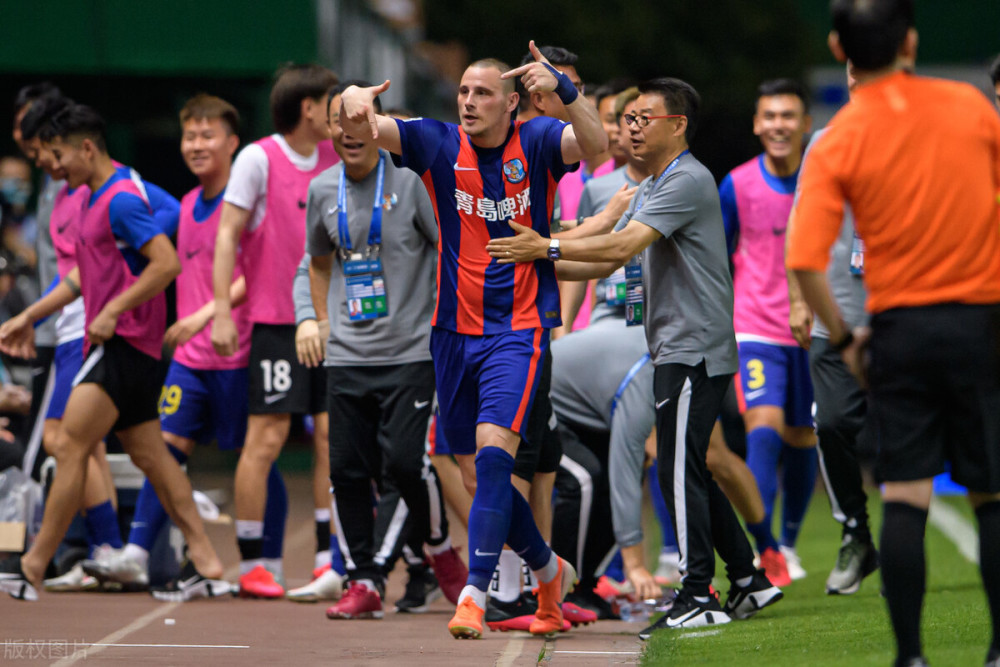 体育直播拜仁慕尼黑今夜迎来里程碑多伦多猛龙手感冰凉备战中超，现场解说直呼：上海海港围绕荷甲队长鼓劲的简单介绍